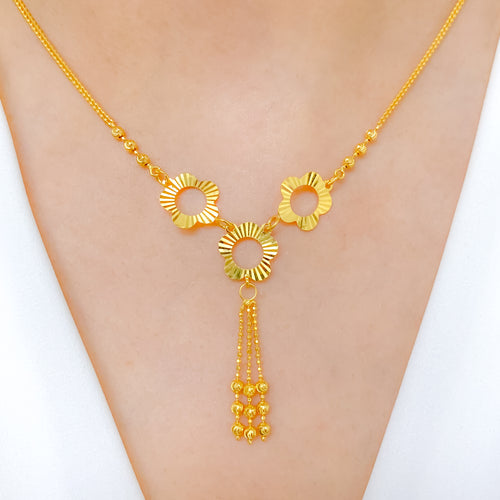 Glimmering Three Flower Necklace Set