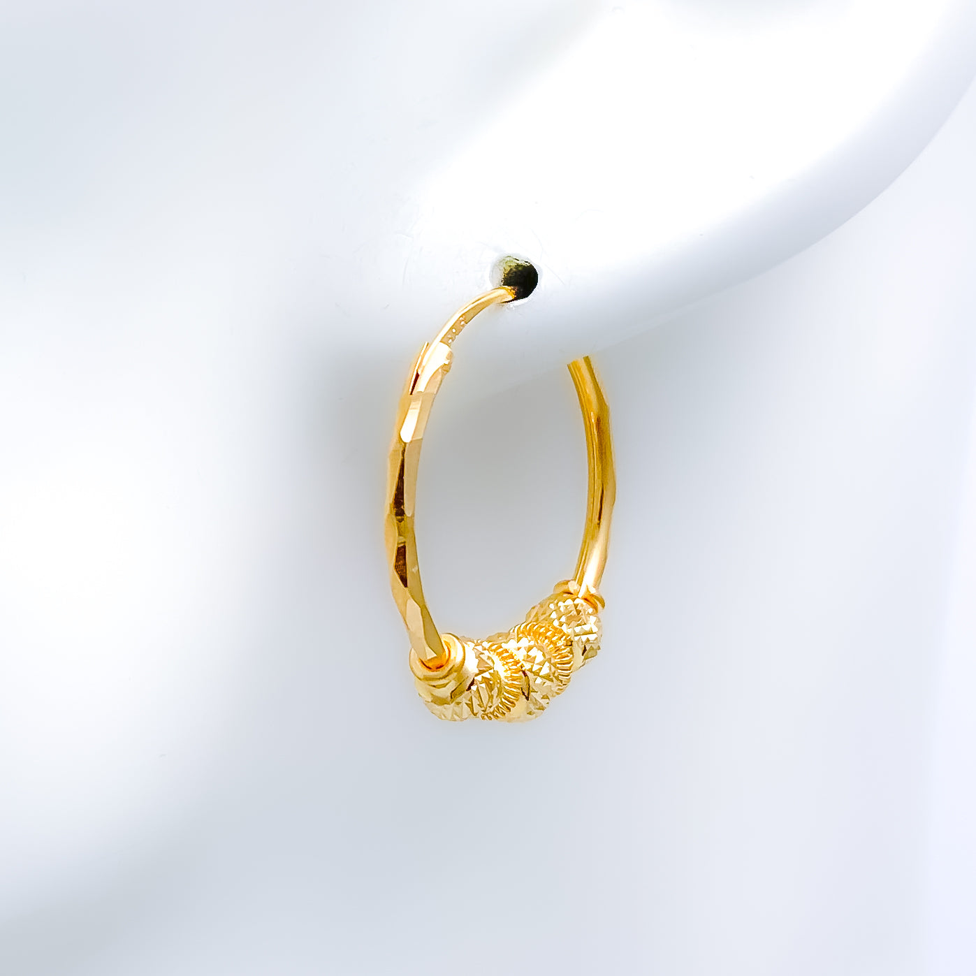 Unita organic pearl hoop earring, gold – claudiabradby