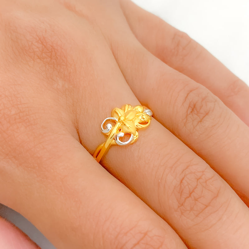 Fine Leaf Adorned 22k Gold Ring