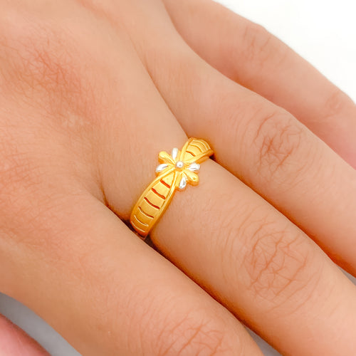 Fancy Two-Tone Flower 22k Gold Ring