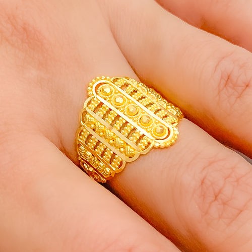 Classic Graduated 22k Gold Ring