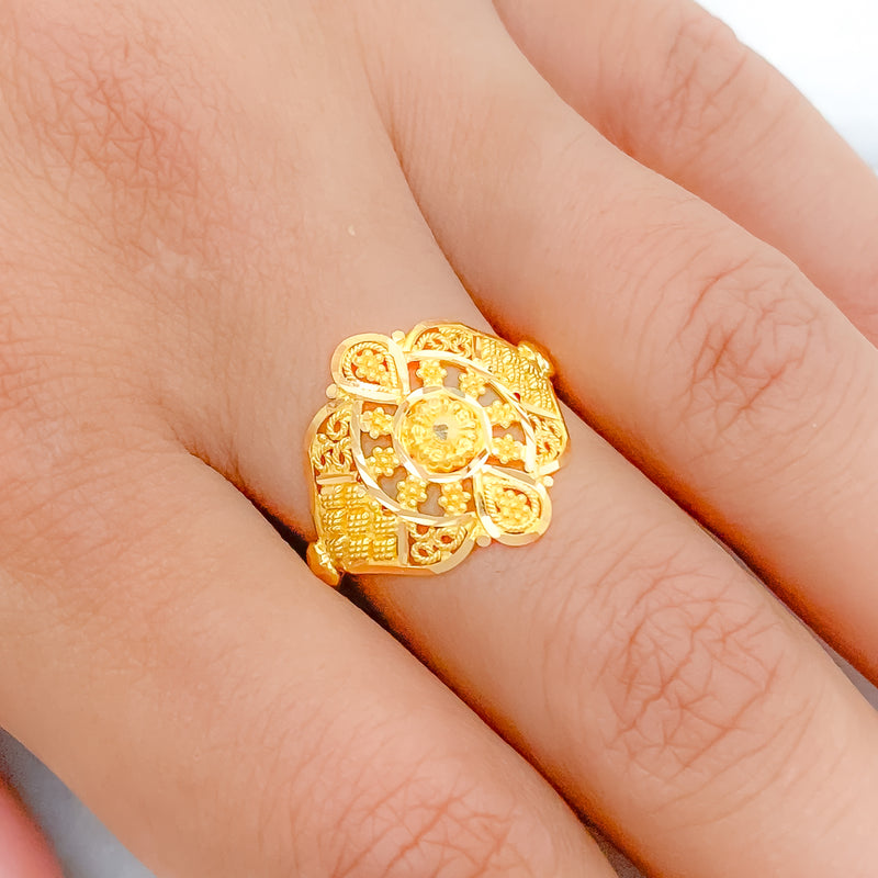 Refined Traditional Gold Ring
