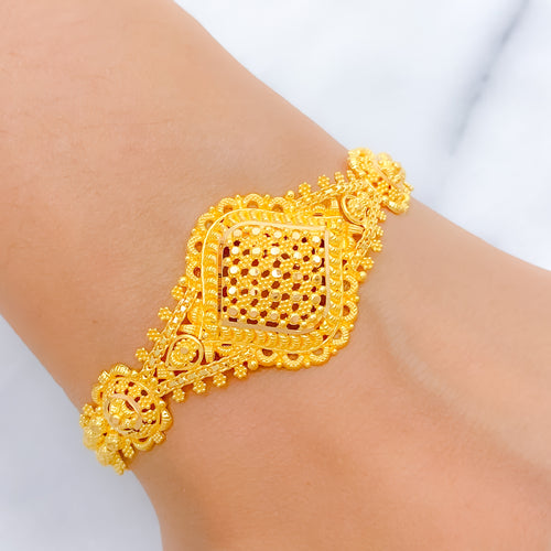 Charming Vintage 22k Gold Bracelet