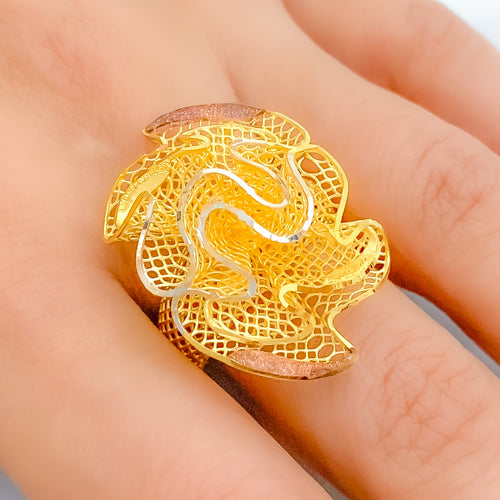 Impeccable Netted 22k Gold Ribbon Ring