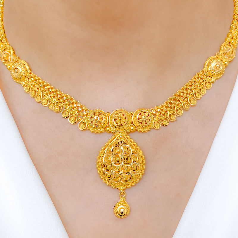 Unique Glittering Necklace Set
