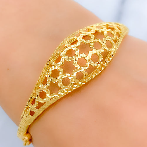 Stunning Open Star 22k Gold Bangle Bracelet