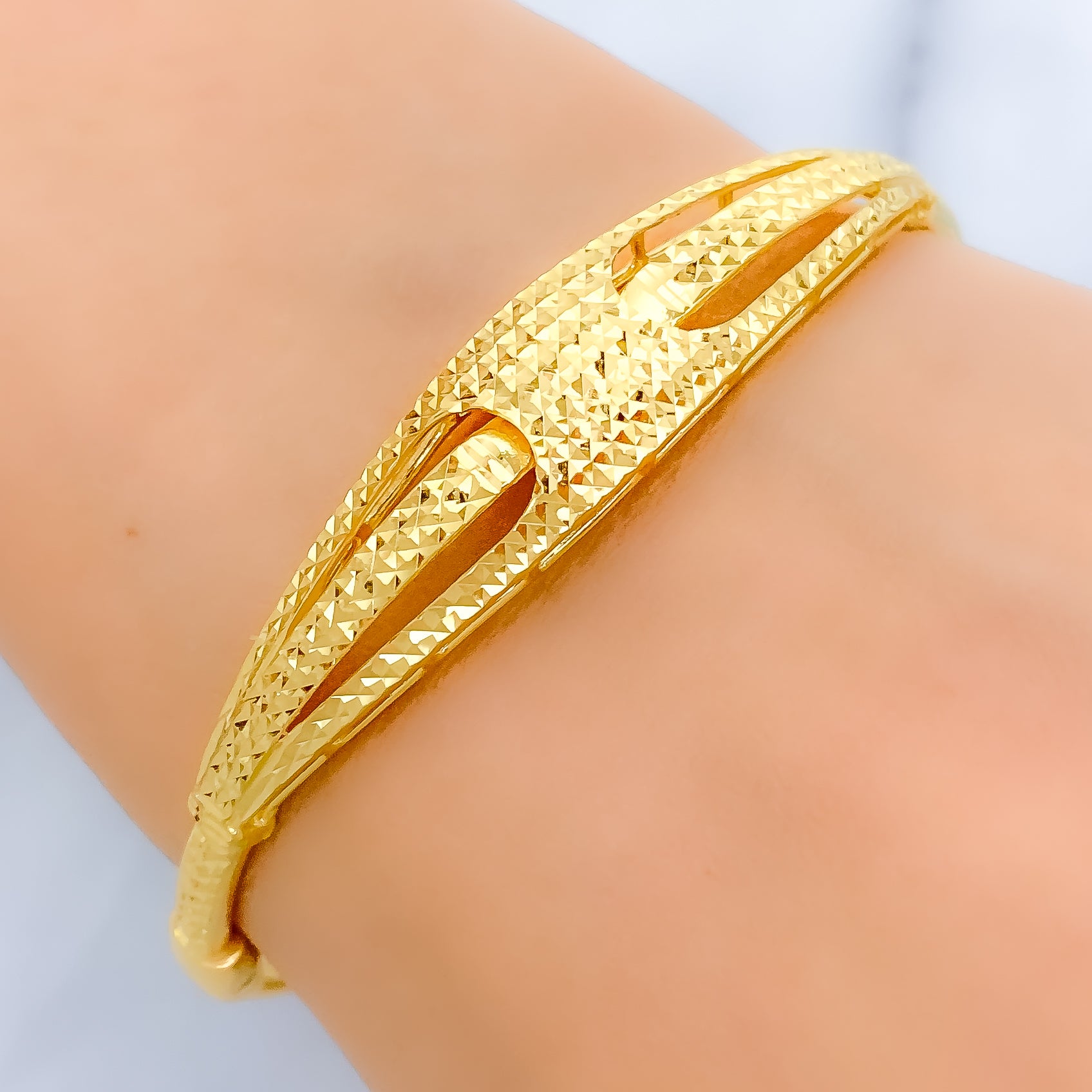 Joyalukkas - With meticulous details, this diamond bracelet evokes  contemporary wonder. Discover more modern bracelets online. Shop Online:  www.joyalukkas.com #Joyalukkas #Jewellery #OnlineShopping #Diamond #Gold # Bracelet #BuyNow | Facebook