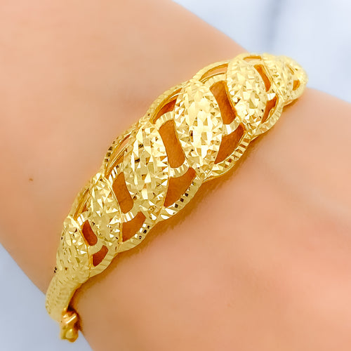 Grand Interlinked Bangle Bracelet