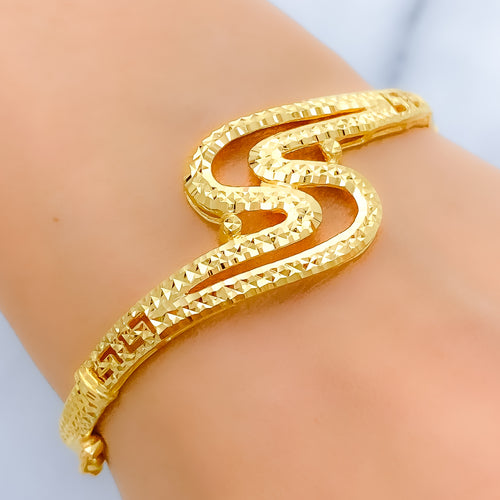 Distinct Flowing Bangle Bracelet