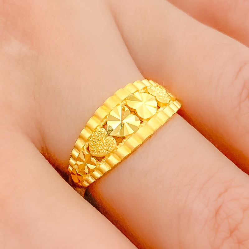 Graduated Heart 22k Gold Ring
