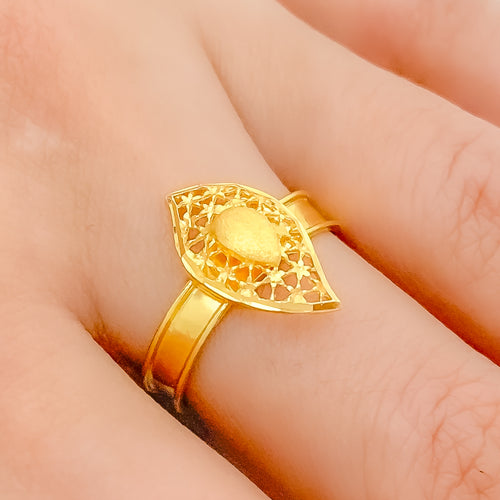 Posh Mesh Leaf 22k Gold Ring