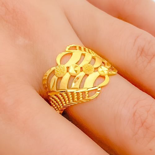 Bright Wavy 22k Gold Ring