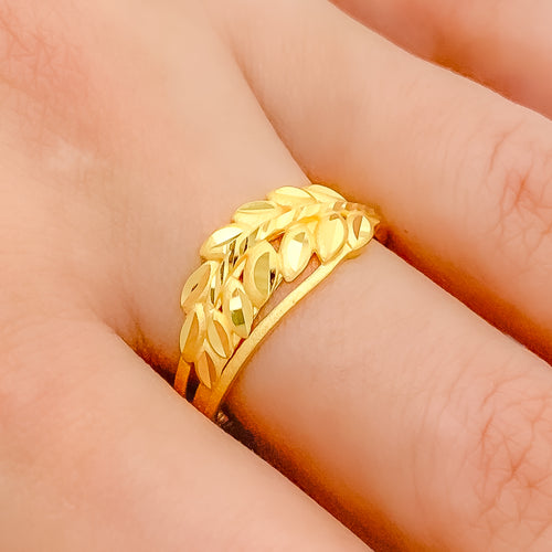 Elegant Leaf 22k Gold Ring