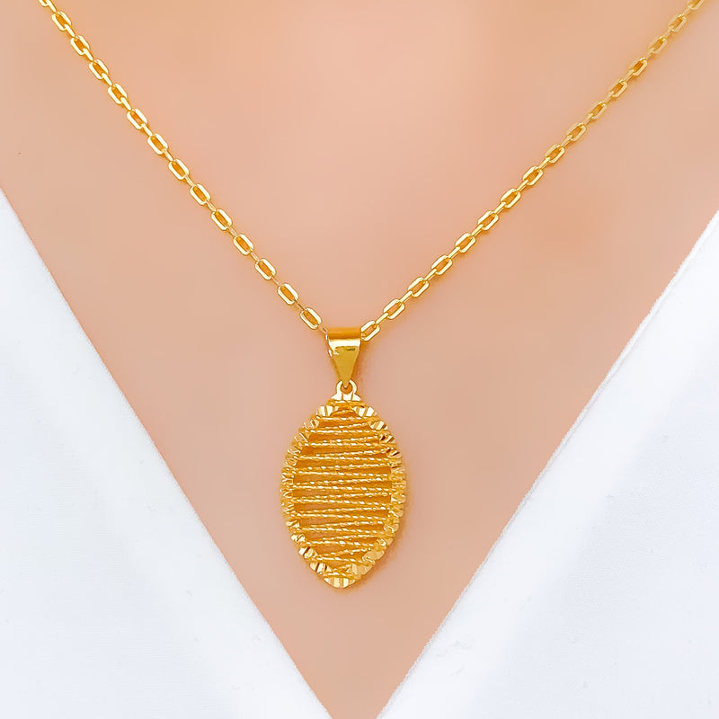 IN-STORE PROMO - 22k Gold Wire Pendant With Chain 4