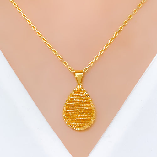 IN-STORE PROMO - 22k Gold Wire Pendant With Chain 3