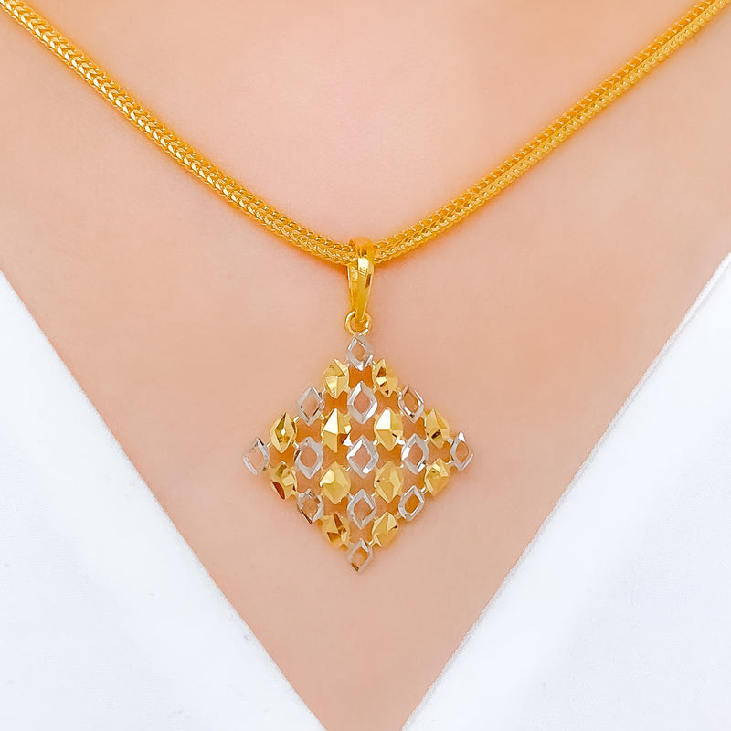 Dazzling Diamond Shaped 22k Gold Pendant Set