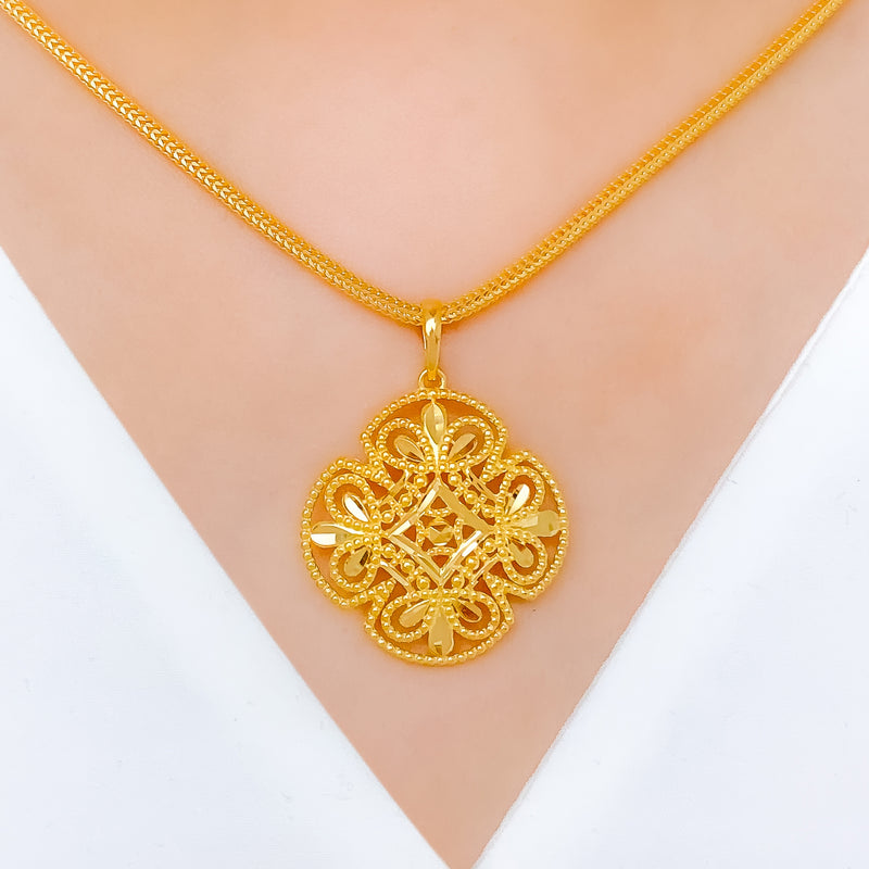 Evergreen Floral Patterned 22k Gold Pendant Set