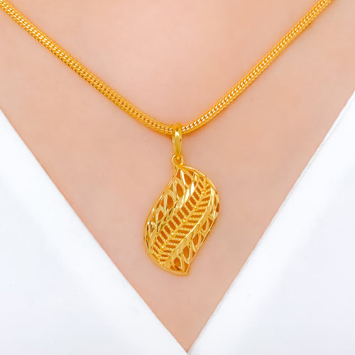 Trendy Chic Leaf 22k Gold Pendant Set
