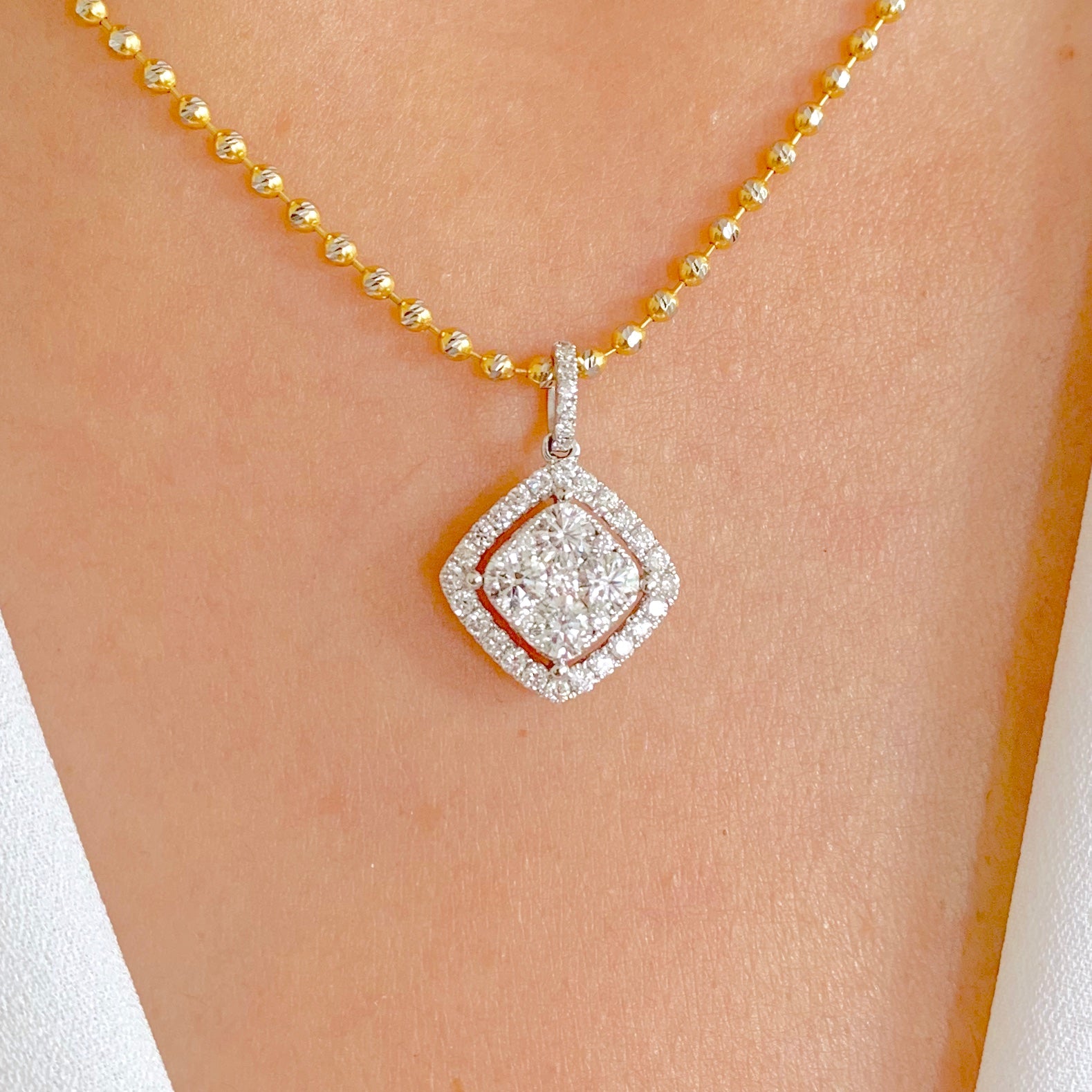 Modern diamond pendant design Clearance