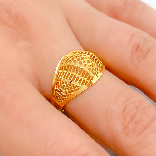 Attractive Elevated 22k Gold Striped Ring