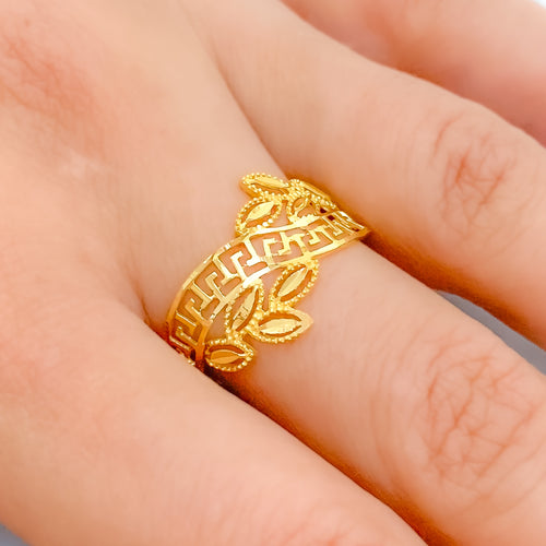 Chic Wavy 22k Gold Ring