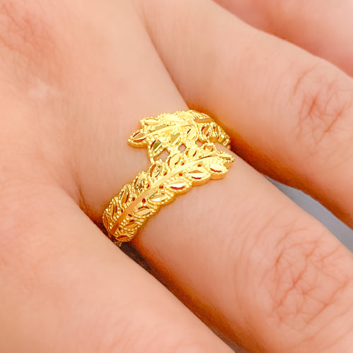 Bright Curved 22k Gold Vine Ring