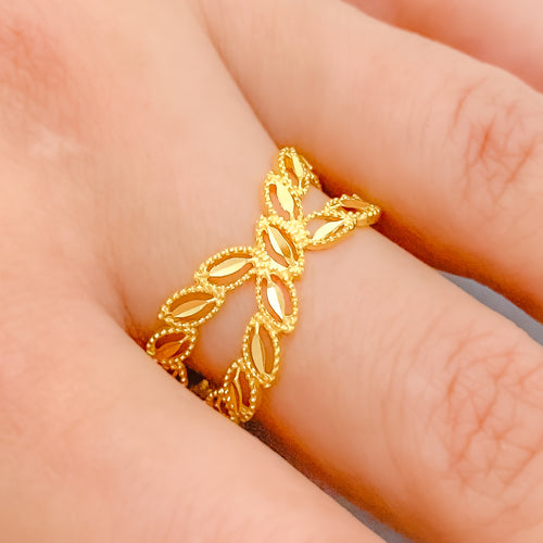 Distinct Lovely 22k Gold Crisscross Ring