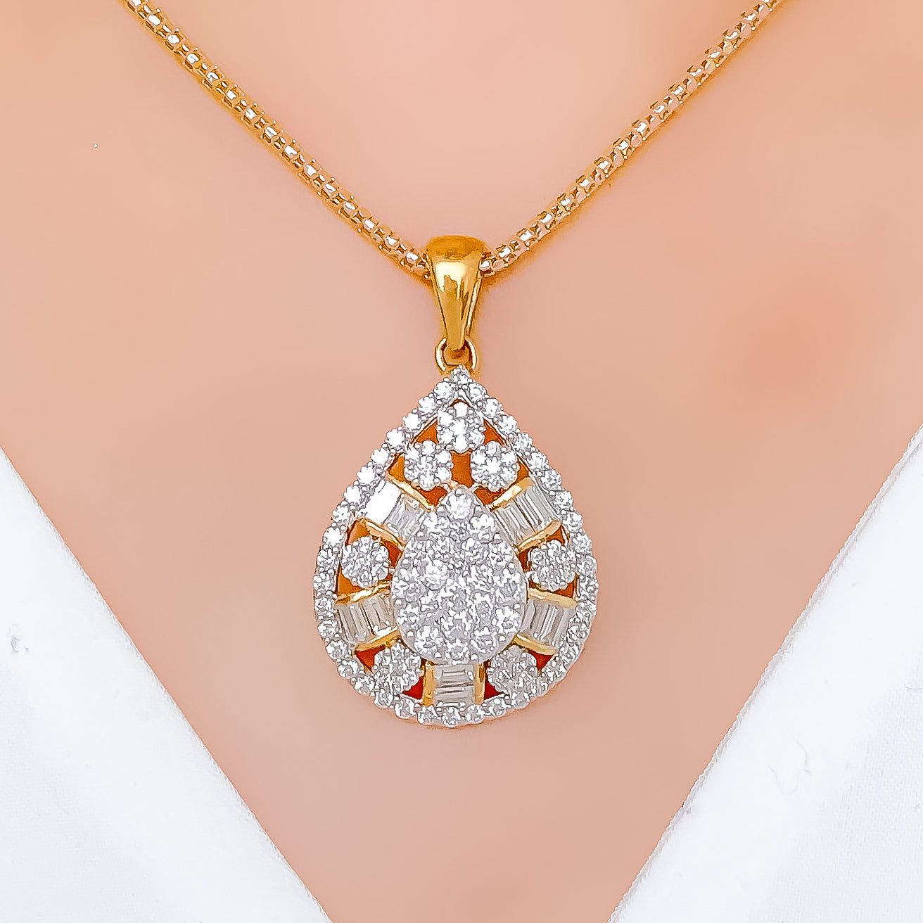 Diamond pendant 18k gold Clearance