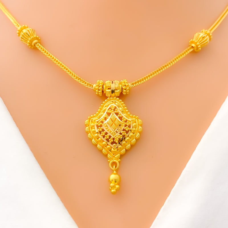 22k-gold-elegant-flower-motif-necklace-set