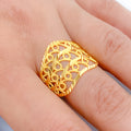 Grand Glossy Curved 22k Gold Ring