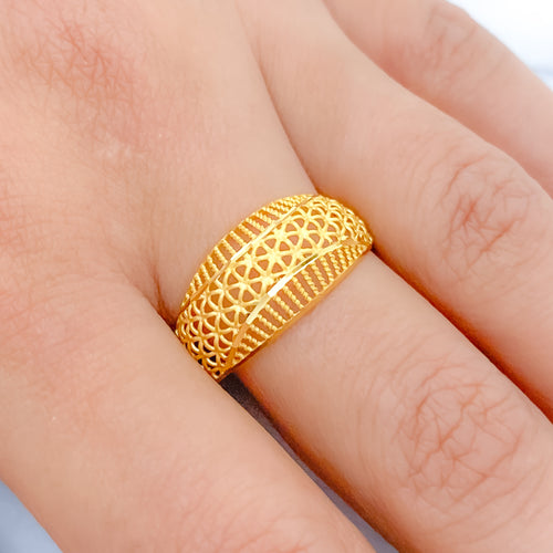 Trendy Circle Clusters 22k Gold Ring