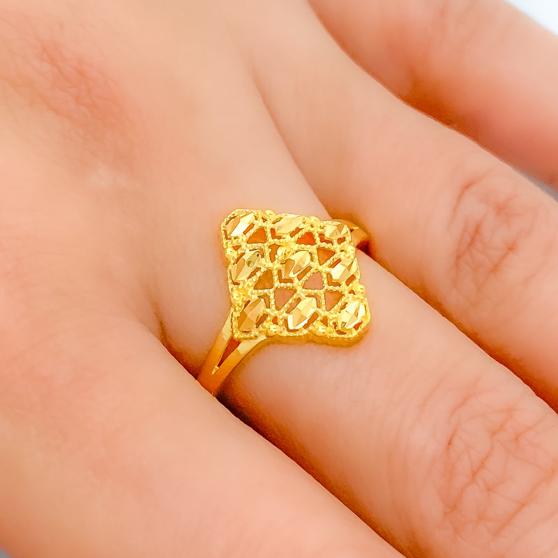 Reflective Diamond Shaped Mesh 22k Gold Ring
