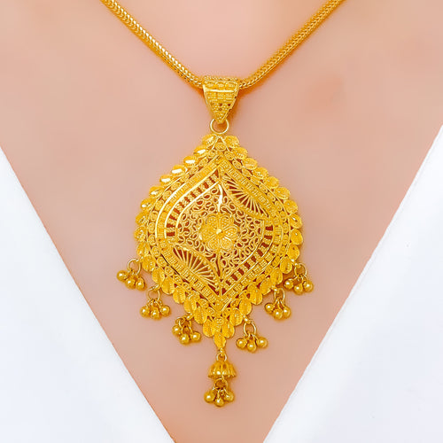 Stunning Royal Leaf 22k Gold Pendant Set