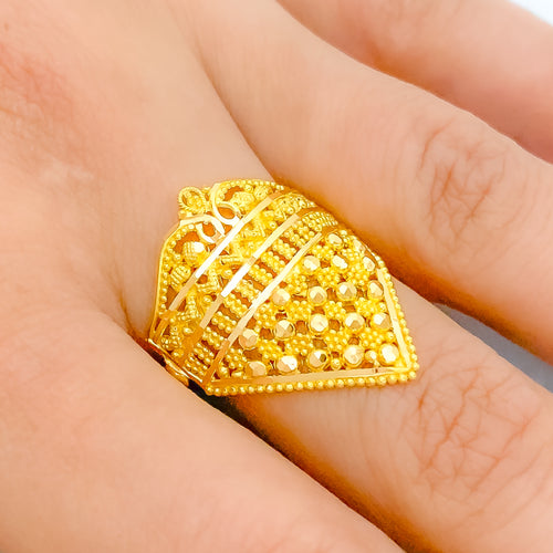 Distinct V-Shaped Mesh 22k Gold Ring