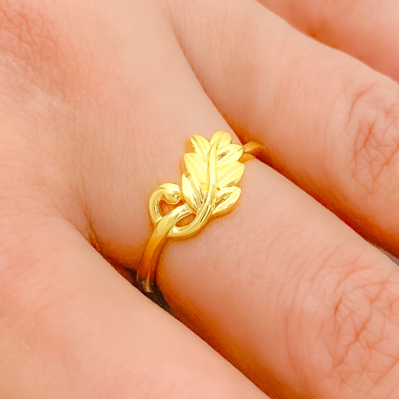 Dainty Leaf Ring