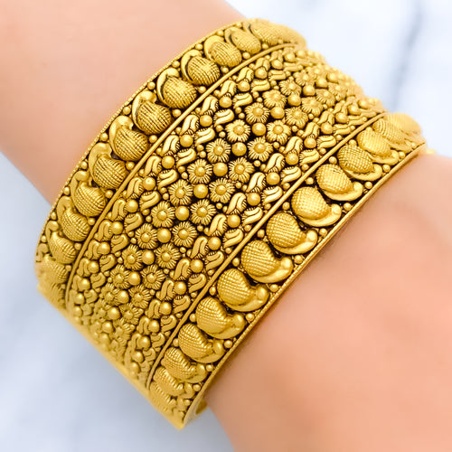 Exquisite Antique 22k Gold Paisley Cuff