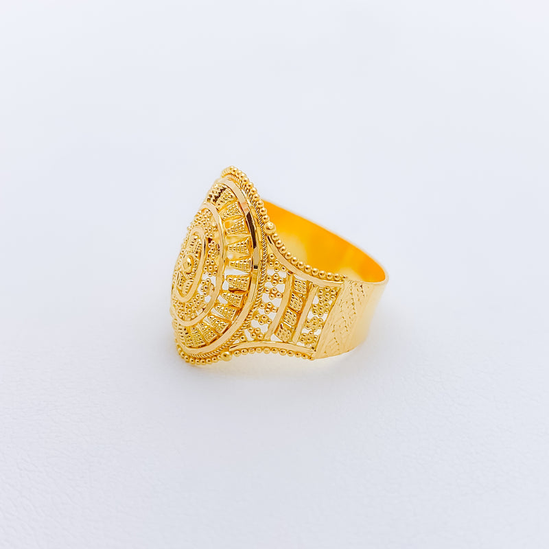 Attractive Gold Ring