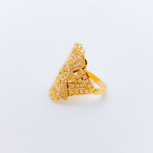 Tasteful Traditional Gold Ring