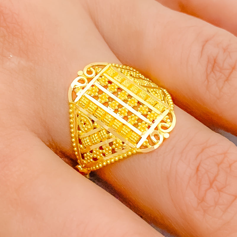 Attractive Floral Striped 22k Gold Ring
