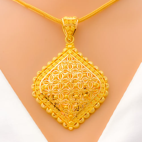 22k-gold-Shimmering Floral Filigree Pendant Set 
