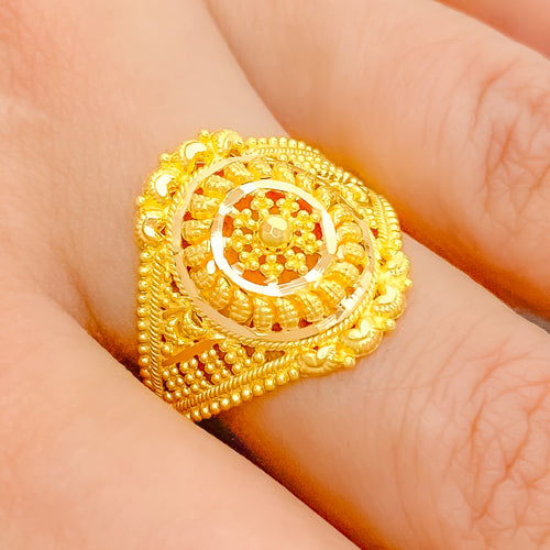 Luxurious Round Crescent 22k Gold Ring