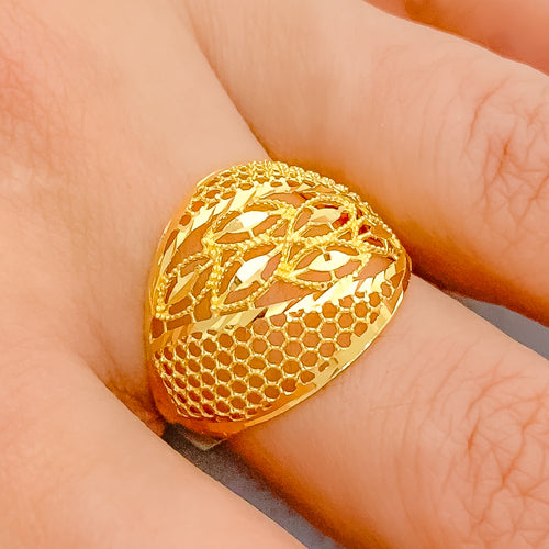 Special Leaf Accented Honey Comb Ring