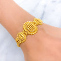 22k-gold-sparkling-scalloped-oval-bracelet