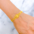 22k-gold-dainty-attractive-floral-motif-bracelet