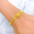 22k-gold-dainty-attractive-floral-motif-bracelet