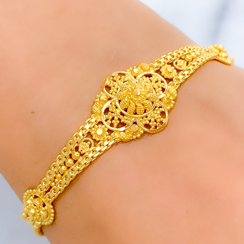 22k-gold-dainty-attractive-floral-motif-bracelet