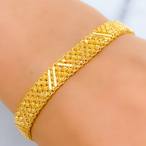 22k-gold-posh-radiant-striped-bracelet