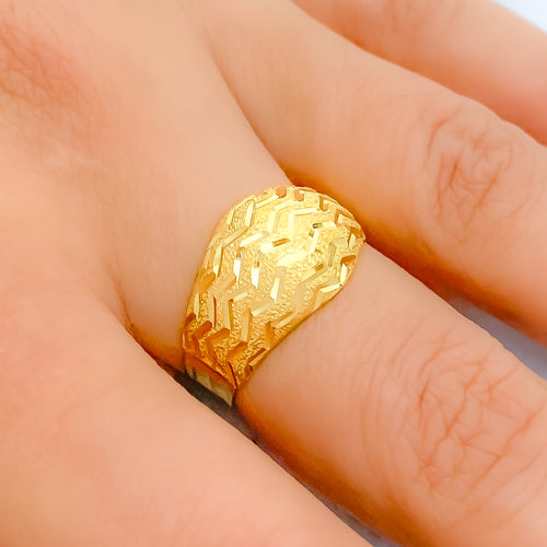 21k-gold-modest-chic-ring