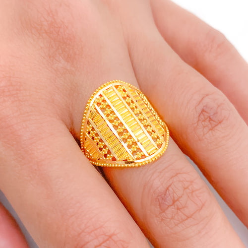 Striking Petite Gold Ring