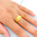 21k-gold-lovely-contemporary-ring